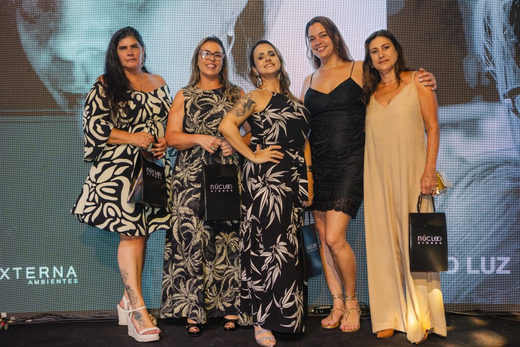 Da esquerda para direita, Lívia Bias (Externa Ambientes), Neide Lawall (Scio Luz), Camila Campos (Criare), Flávia Marinho (Kristall Iluminação) e Roseane Rosignoli (Italínea Volpi).