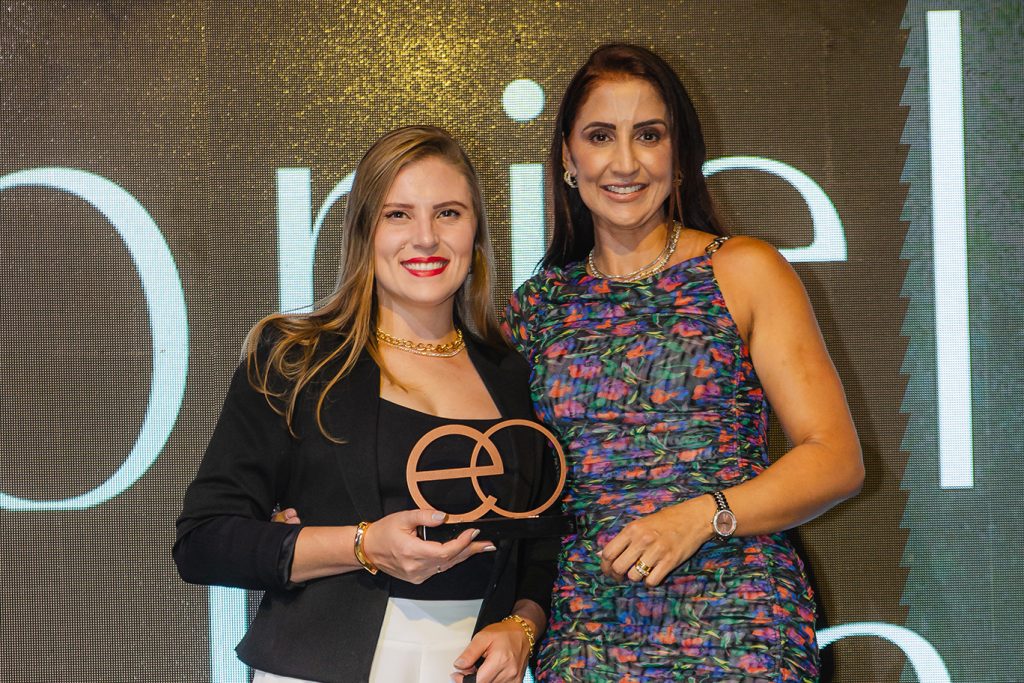 Gabriela Dias da Eltro Silva, 1º Lugar no prêmio de melhor vendedor(a) da regional Zona da Mata e Vertentes